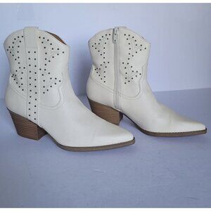 Universal Thread Off-White Faux-Leather Western Cowgirl Ankle Boots. Size 9.5